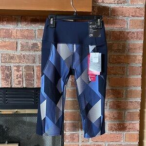 NWT Gap Sculpt Compression Capri's